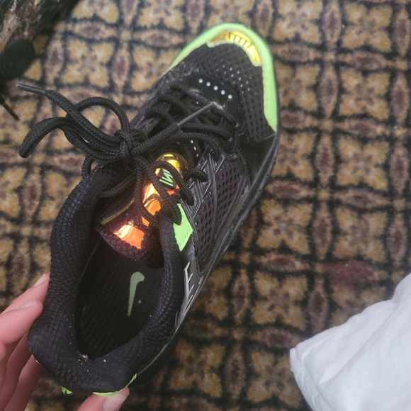 Shox - Picture 2 of 4